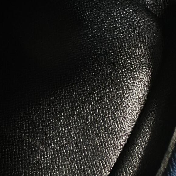 Authentic Louis Vuitton Epi Jeune Fille Leather Crossbody Shoulder Bag - Picture 13 of 15